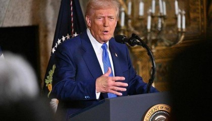 Trump Signals 25% Tariffs on Cars, Chips and Pharmaceuticals