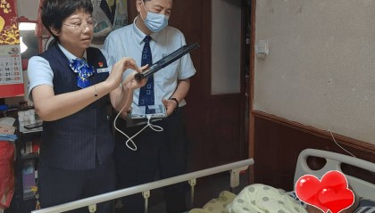 建行惠州文昌路支行上门为行动不便老人办理换卡业务