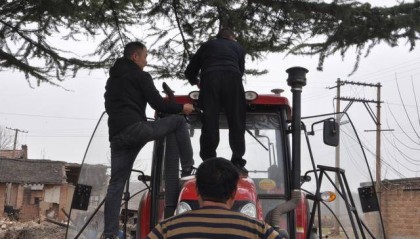 拖拉机自动驾驶 北斗领航春耕路