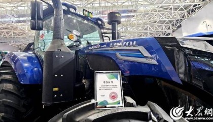 雷沃M3004-7NP1拖拉机荣获2024“年度最佳拖拉机”
