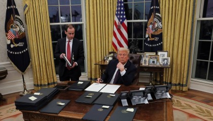 唐纳德和梅拉尼娅·特朗普 （Donald and Melania Trump） 加密代币暴跌