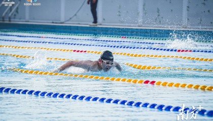 乘风破浪！南海队蝉联市运会游泳团体总分第一