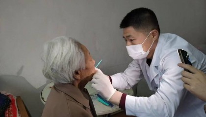 爱心种牙温暖窗帘行动老人