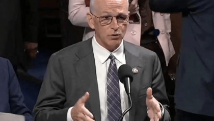 福建舰刚有大动作，美国访华团提一个请求，我国回应亮了！