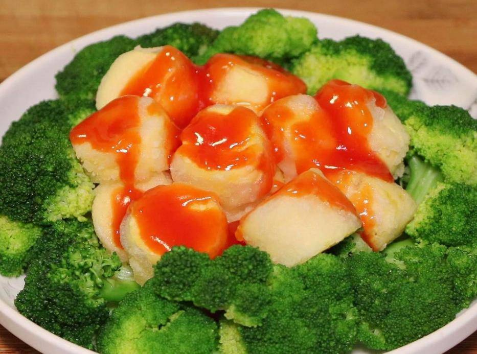 用芋头做一道下饭菜，芋头红烧肉