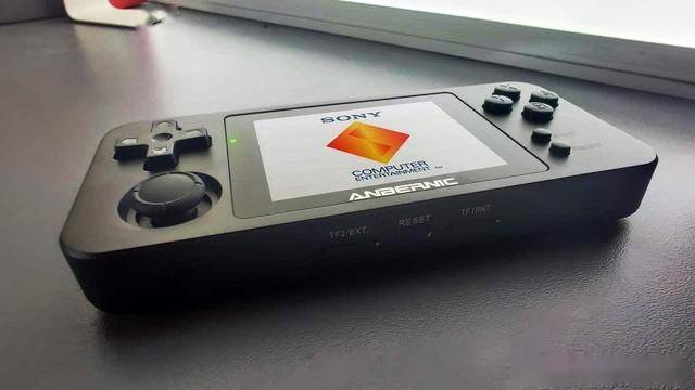 Android手机版PS3模拟器上架，可以在手机上玩《战神3》了？