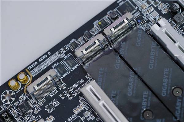 最强桌面CPU座驾！技嘉TRX50 AERO D主板图赏
