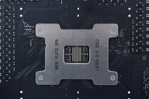 最强桌面CPU座驾！技嘉TRX50 AERO D主板图赏