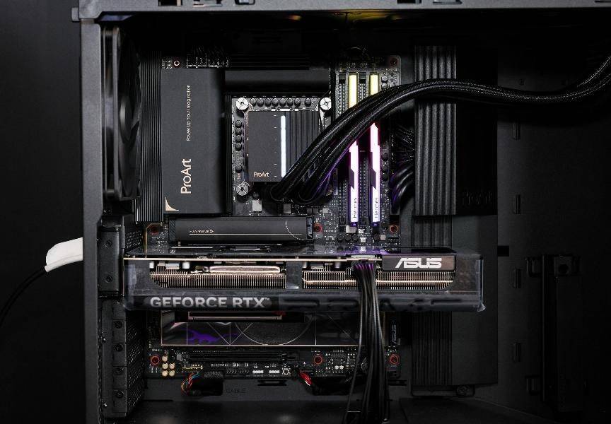 华硕TRX50主板首秀 多款ProArt、WS主板赋能BIRTV2025