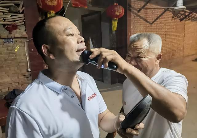 兴，百姓苦？智障工人困在砖厂：一个月搬68万块砖