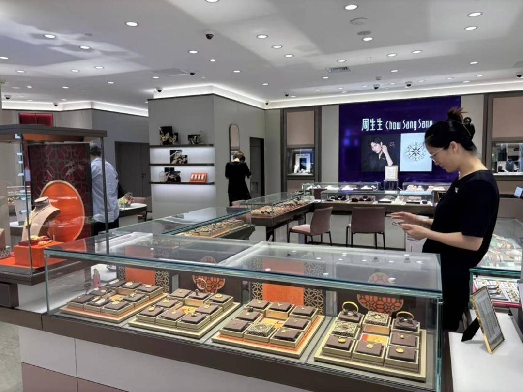 金价“狂飙”创新高!现在还能买黄金吗?