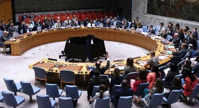 联合国对伊朗重启制裁,导致货币贬值超10倍,人们生活压力陡增