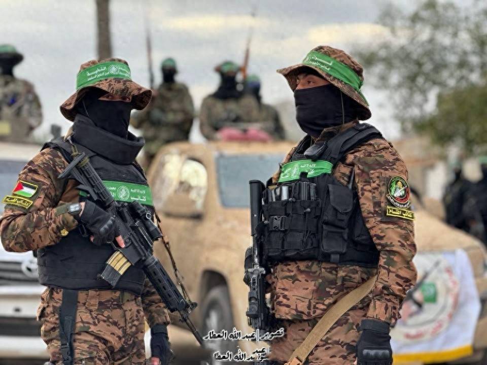 人道物资沦为战争货币!联合国报告撕开残酷真相:每车援助仅12%抵达平民手中