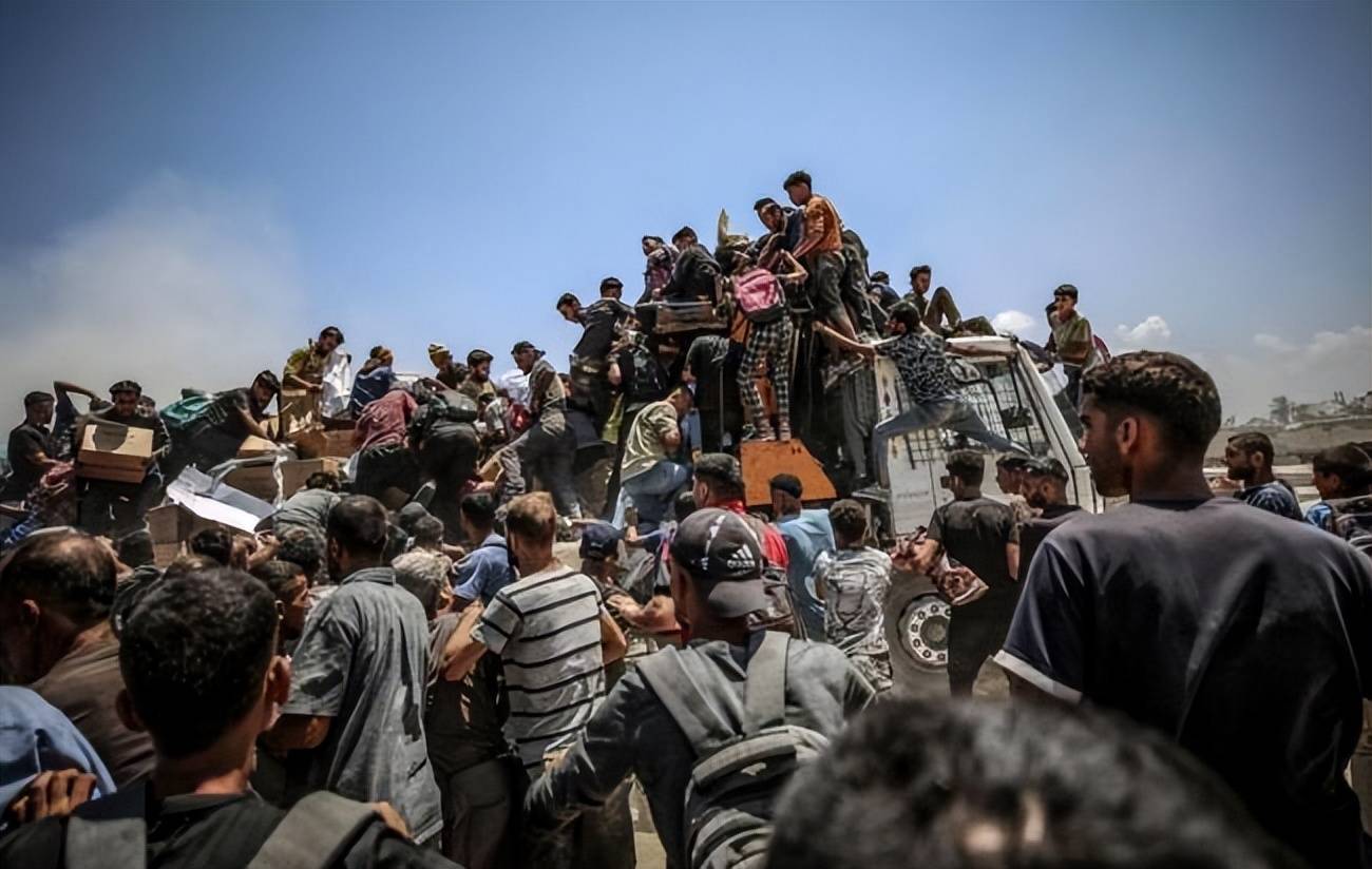 人道物资沦为战争货币!联合国报告撕开残酷真相:每车援助仅12%抵达平民手中